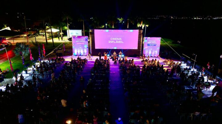 Cinema Inflável reúne grande público no segundo dia de programação na orla do Parque Nanci