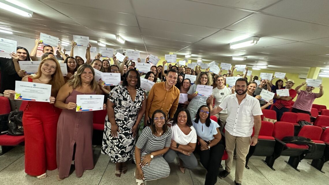 Maricá: 75 professores concursados tomam posse na rede municipal