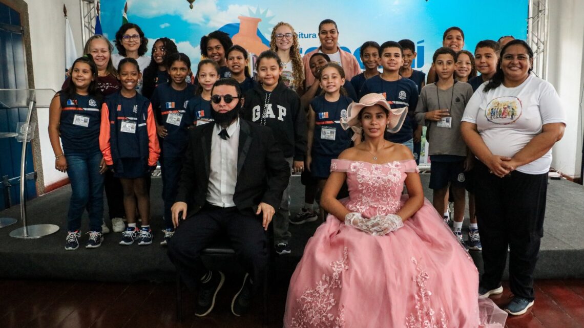 “A Moreninha” ganha vida em visita guiada com alunos da rede municipal no Centro Histórico de Itaboraí