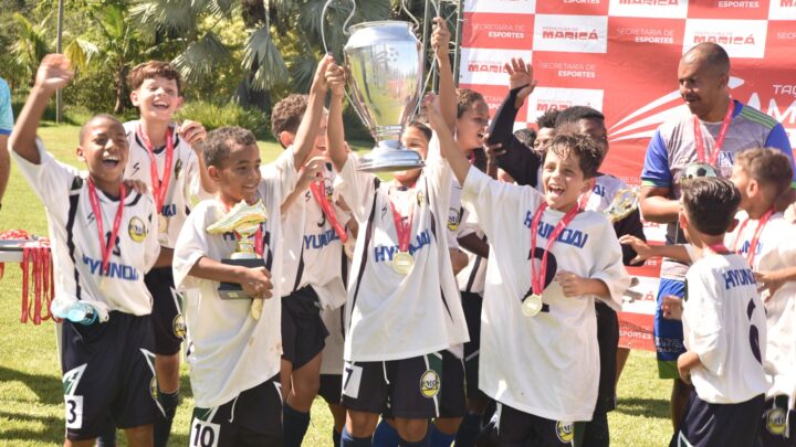 Maricá: competições de futebol reúnem atletas da base e veteranos em jogos decisivos
