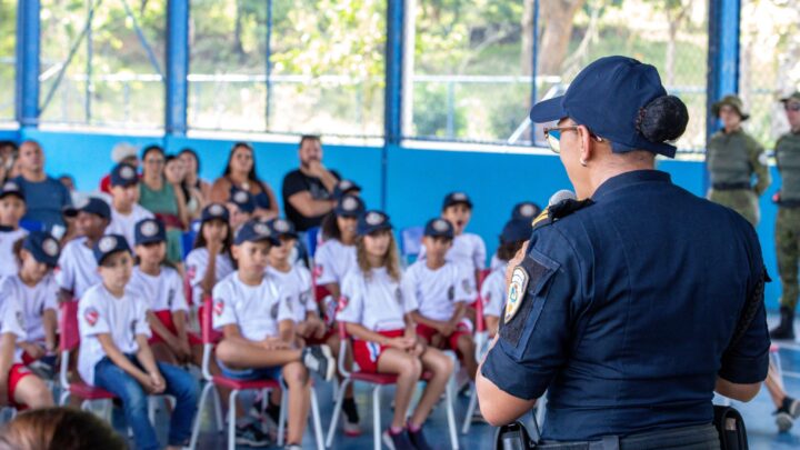 Maricá atende mais de 800 estudantes com aulas de cidadania, disciplina e segurança