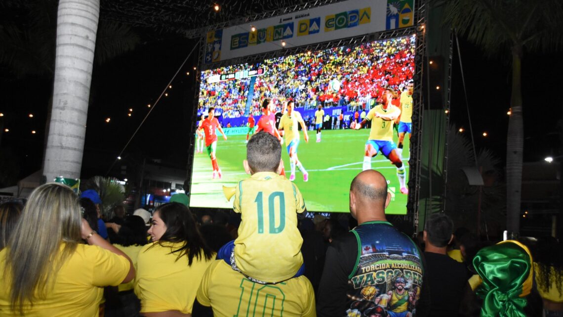 Maricá: ‘Esquina da Copa’ reúne torcedores para acompanhar estreia do Brasil