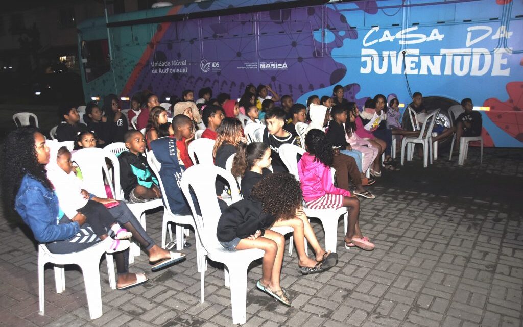 Prefeitura de Maricá leva cinema gratuito para crianças e adolescentes do Minha Casa, Minha Vida de Inoã