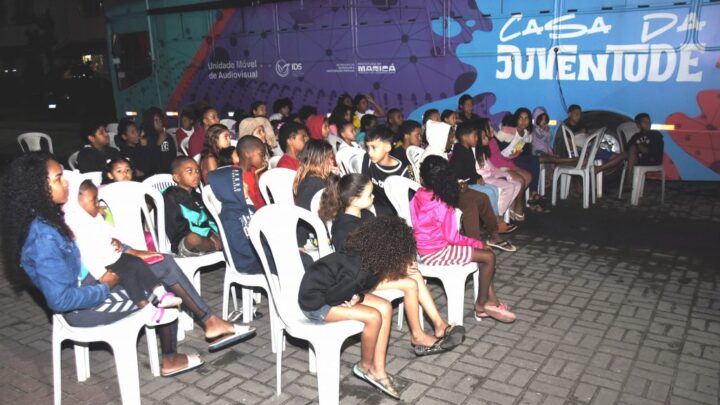 Prefeitura de Maricá leva cinema gratuito para crianças e adolescentes do Minha Casa, Minha Vida de Inoã