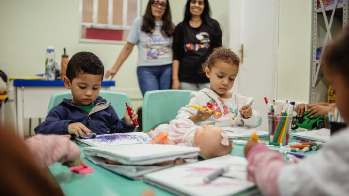 Maricá oferece acolhimento noturno para crianças nas escolas municipais