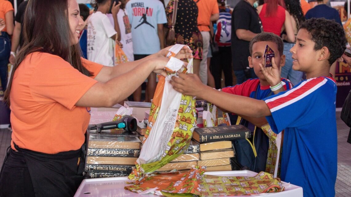 Maricá amplia acesso à leitura com distribuição de vale-livro na FLIM 2026